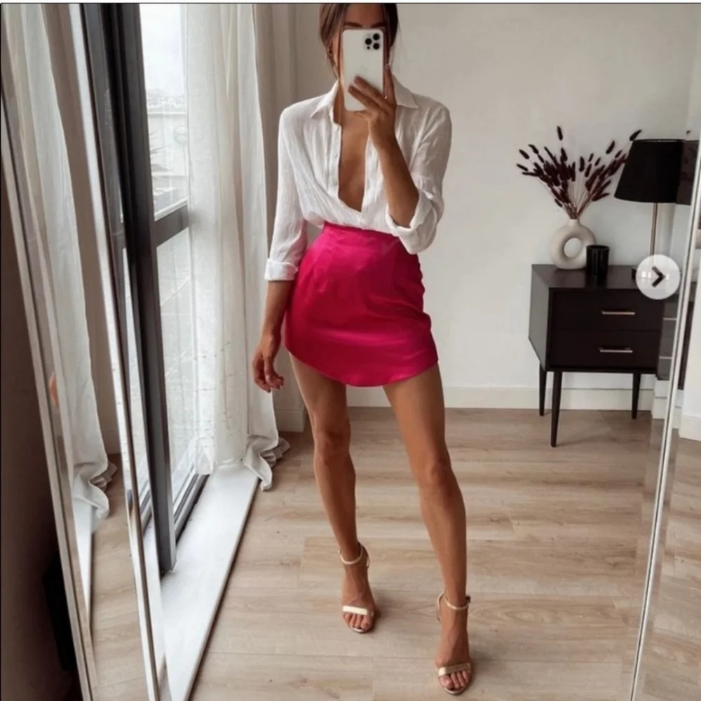 ZARA * PINK SATIN EFFECT MINI SKIRT - Picture 4 of 12